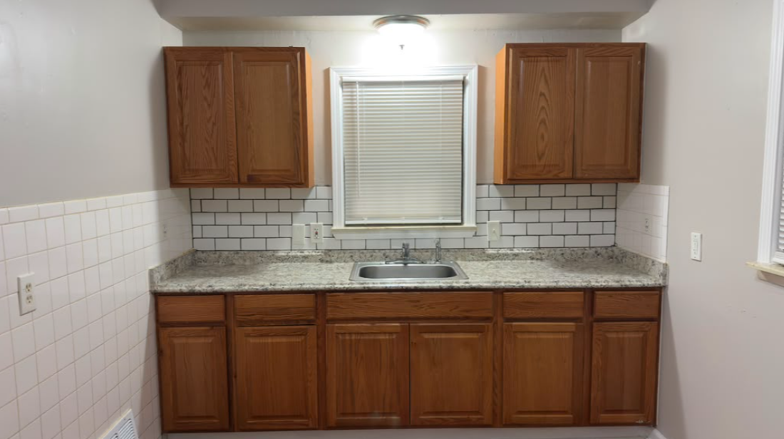 16643 Salem St - Photo 5 of 10