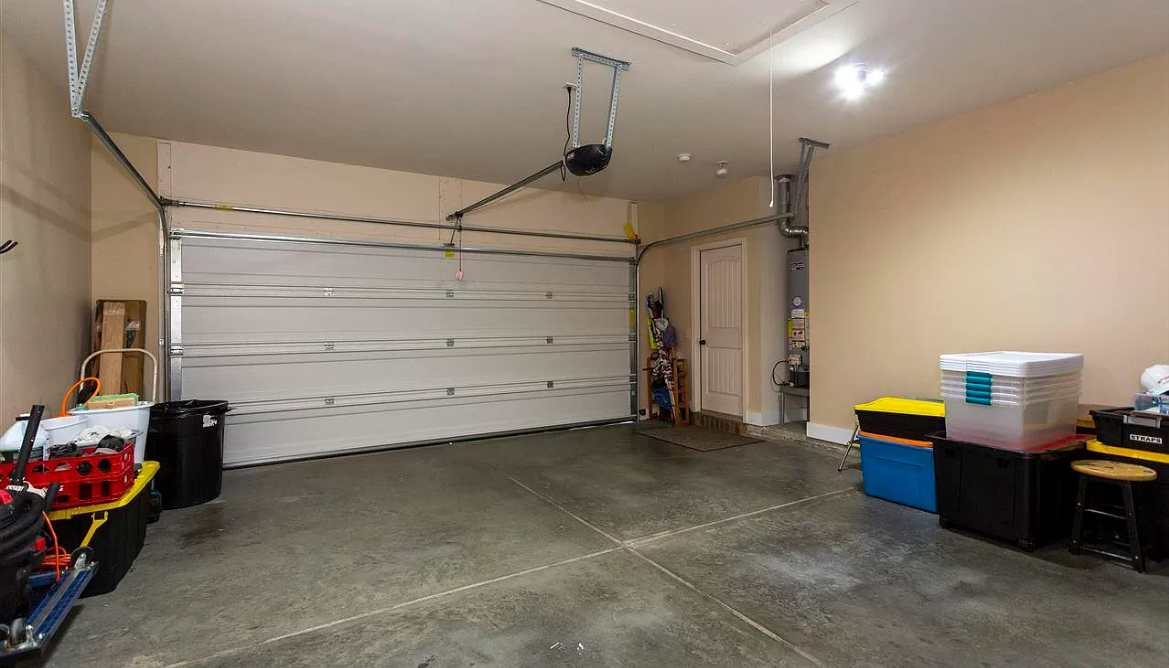 4640 Amberley Dr - Photo 3 of 9