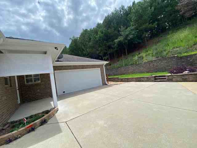 4640 Amberley Dr - Photo 4 of 9