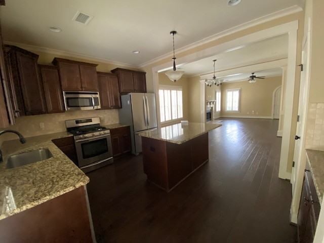 4640 Amberley Dr - Photo 5 of 9