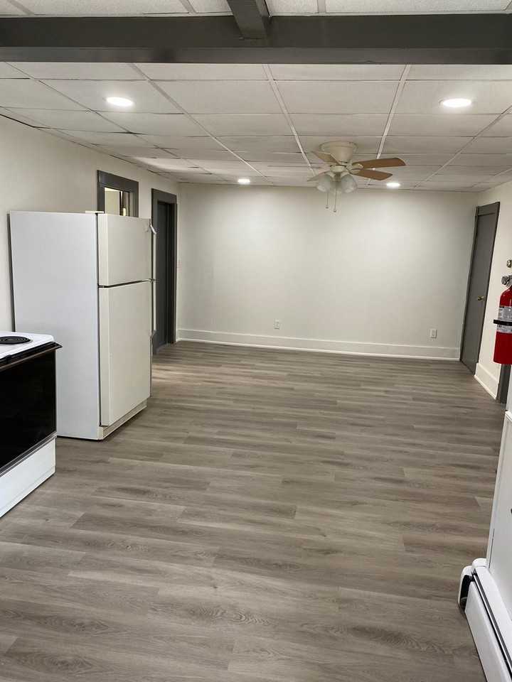 599 Rathbun St #1R - Photo 4 of 15