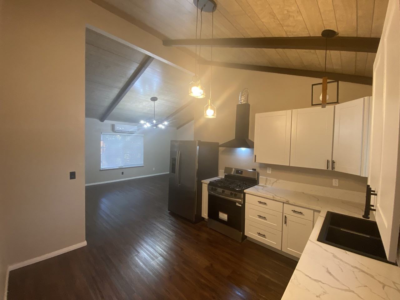 221 Valley St #B - Photo 2 of 11