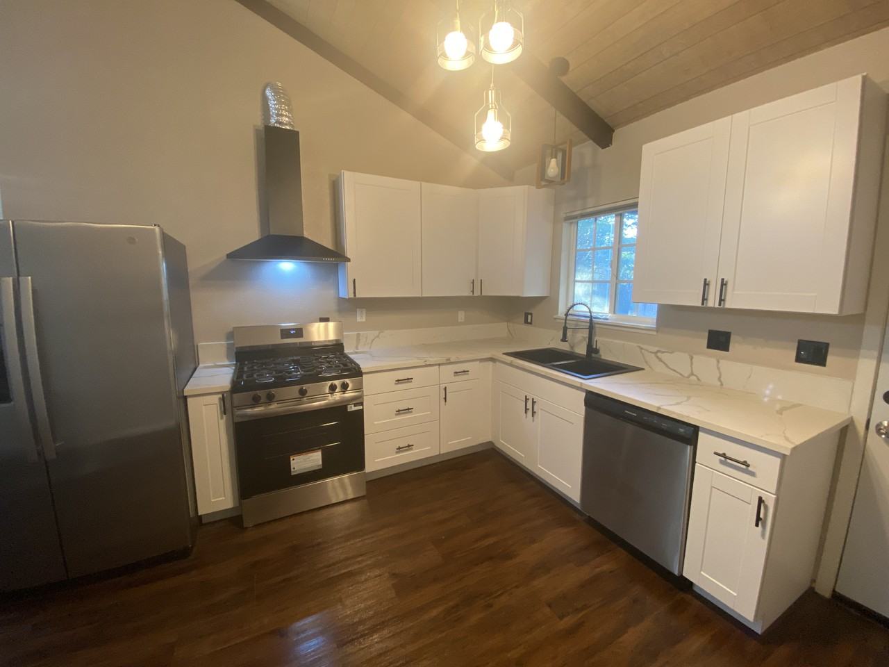 221 Valley St #B - Photo 4 of 11