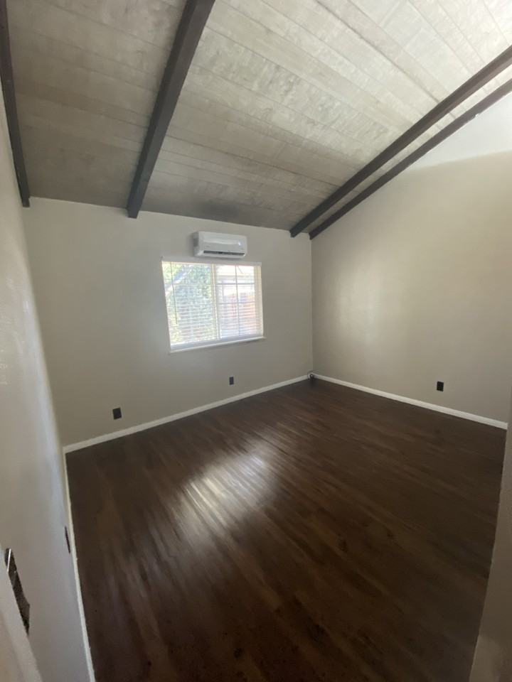 221 Valley St #B - Photo 7 of 11