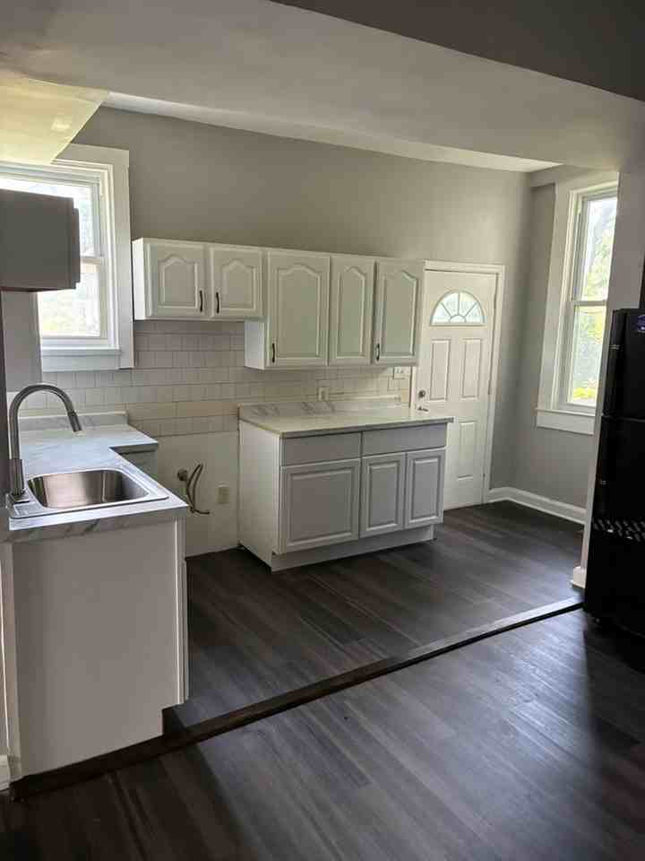 2207 Chelsea Ter - Photo 7 of 20
