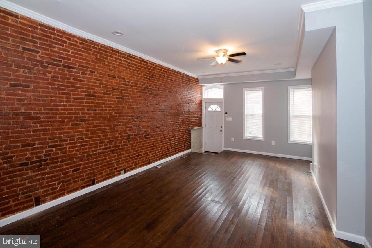 745 Dolphin St - Photo 3 of 16