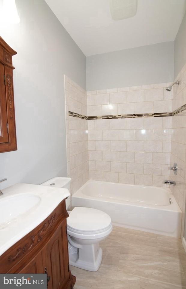 745 Dolphin St - Photo 4 of 16