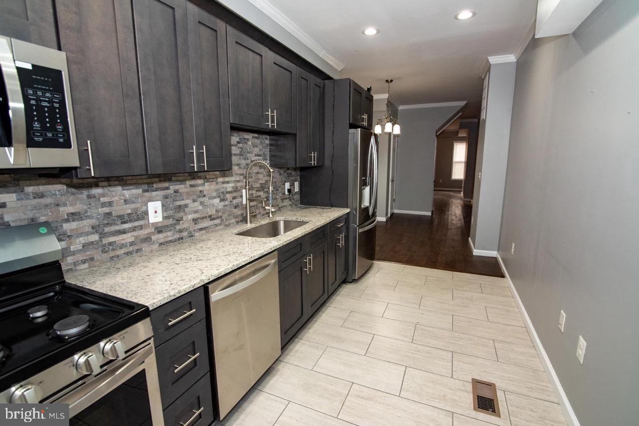 745 Dolphin St - Photo 6 of 16