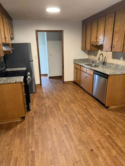 1003 Clearmont Dr - Photo 3 of 12
