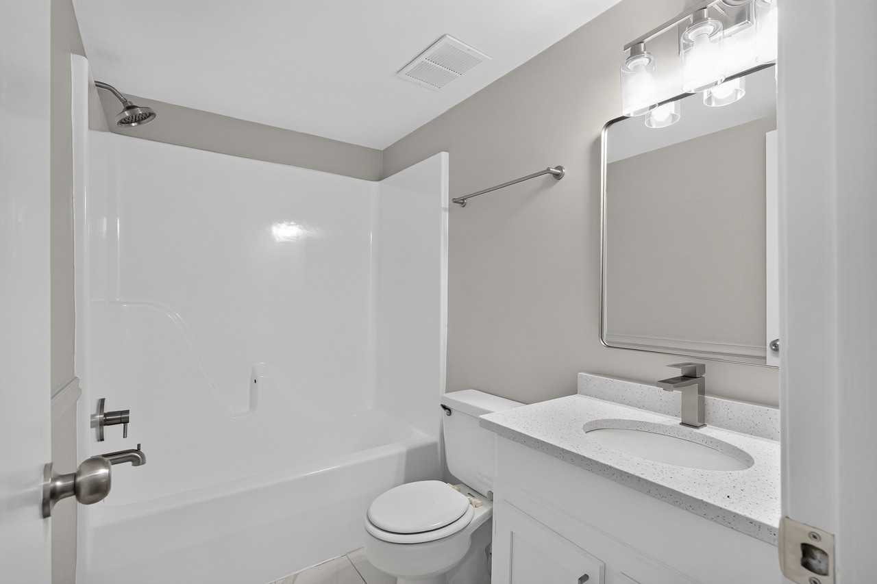 460 14th Ave Ne #12 - Photo 3 of 24
