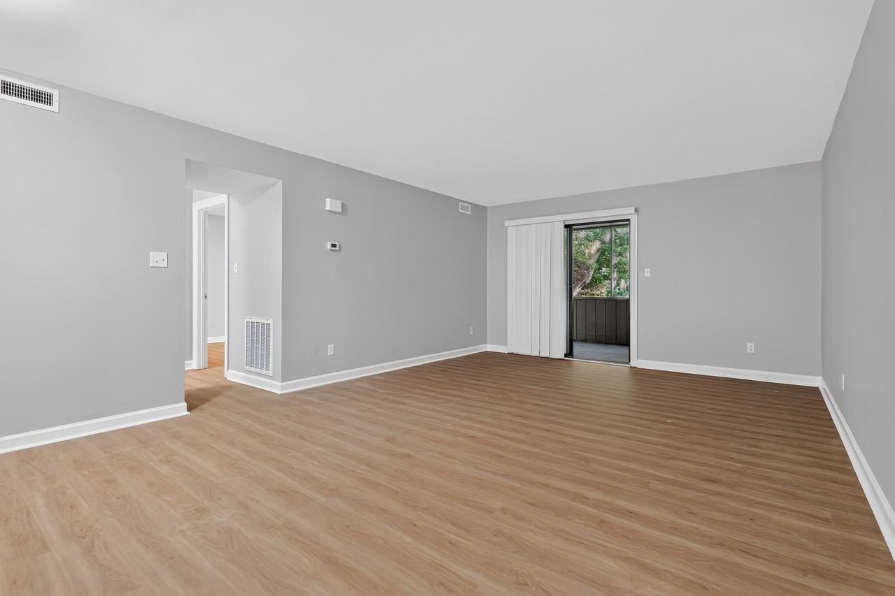 460 14th Ave Ne #12 - Photo 4 of 24