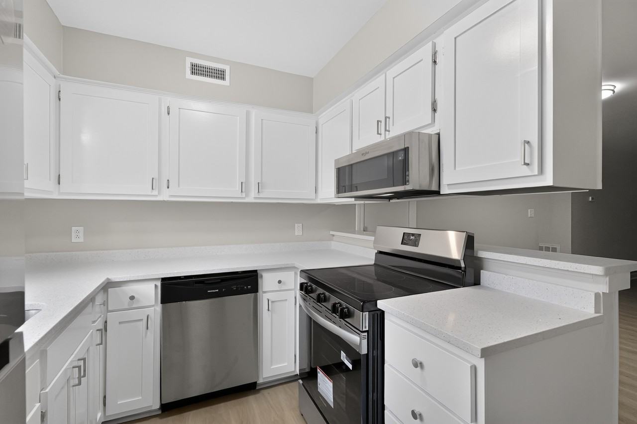 460 14th Ave Ne #12 - Photo 5 of 24
