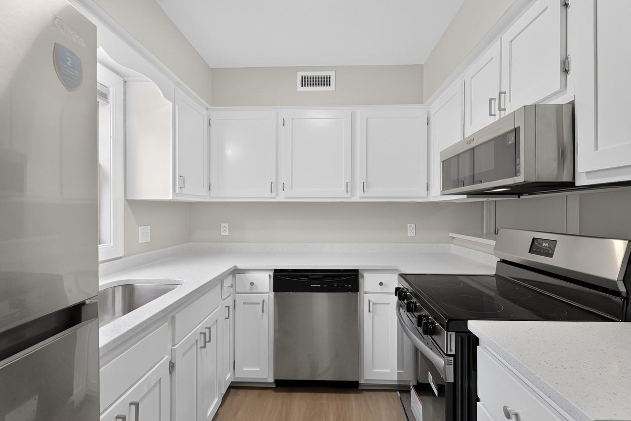 460 14th Ave Ne #12 - Photo 7 of 24