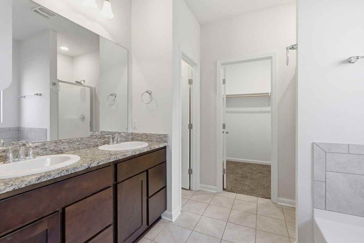 284 Pipers Ln - Photo 3 of 5
