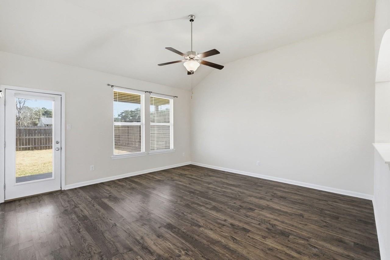 284 Pipers Ln - Photo 5 of 5
