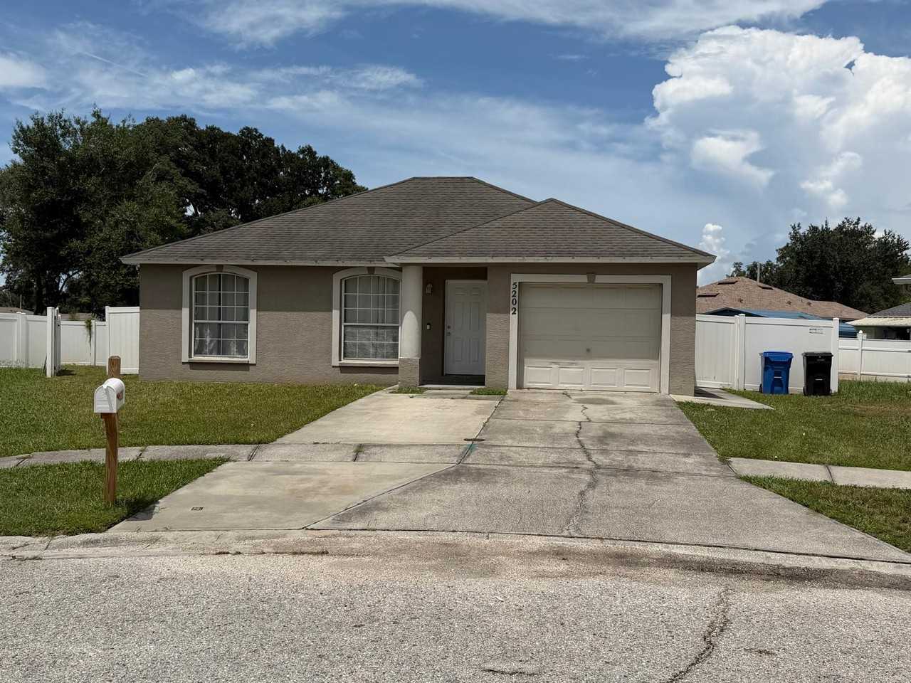 5202 Roble Grove Ct - Photo 2 of 15