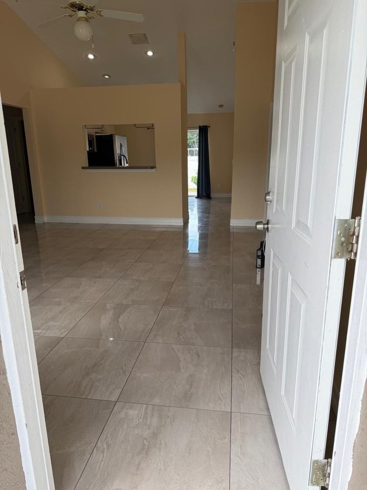 5202 Roble Grove Ct - Photo 3 of 15