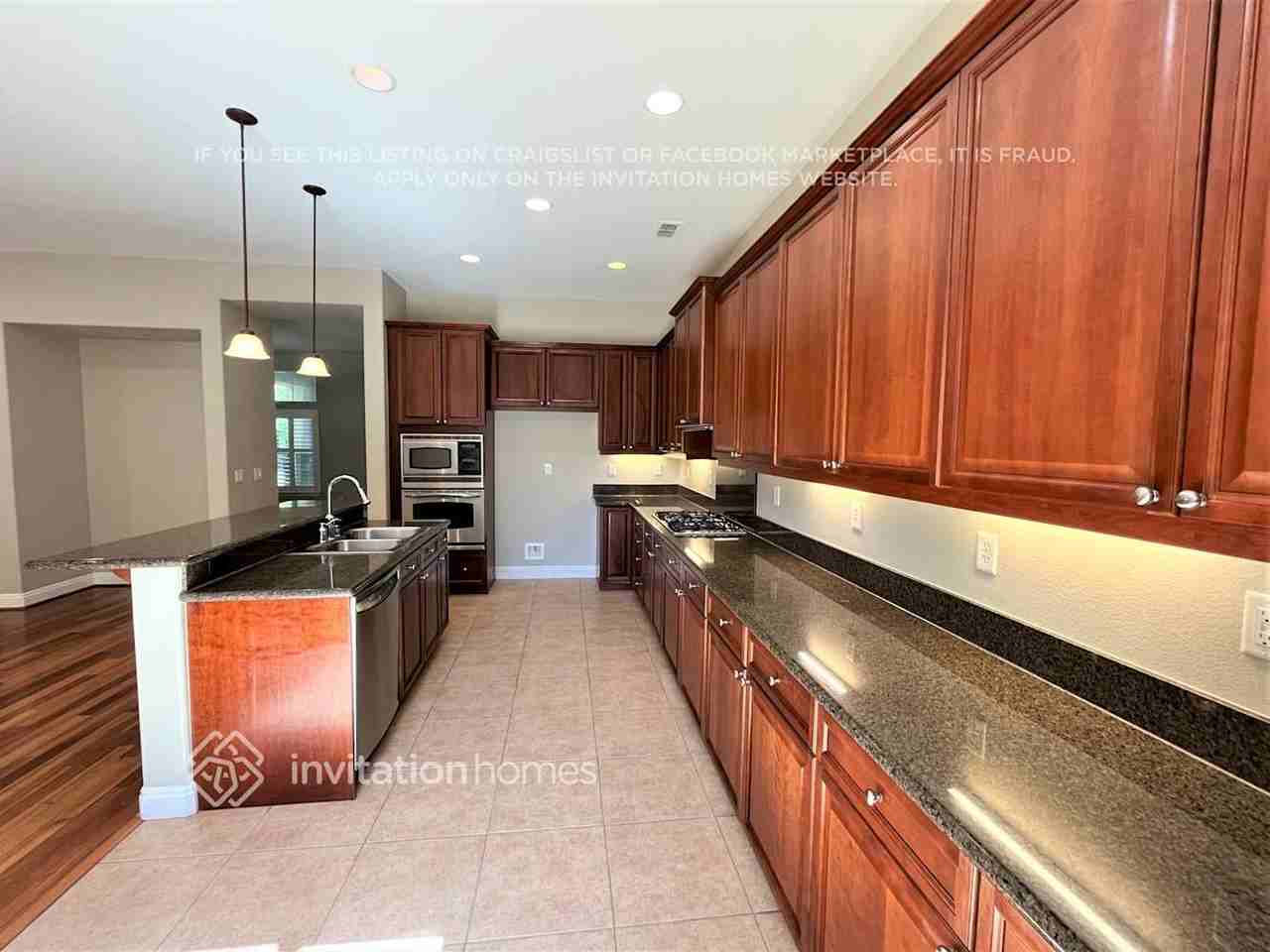 1118 Lawrence Ln - Photo 3 of 11