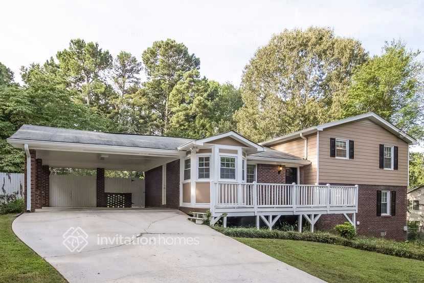 3195 Sharon Cir - Photo 2 of 23
