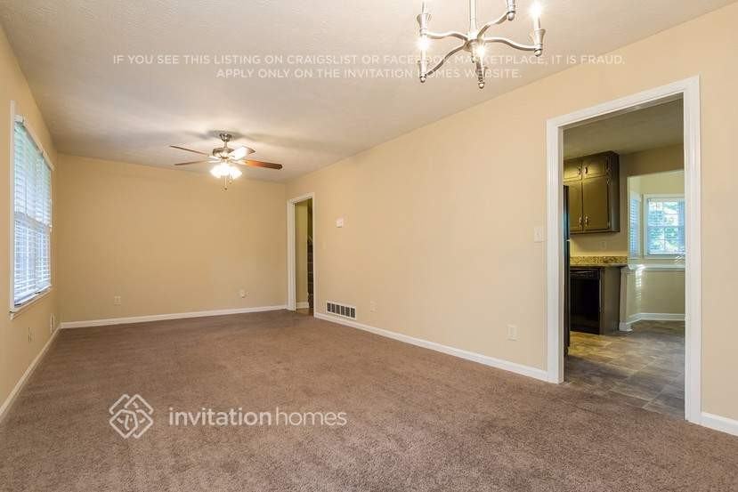 3195 Sharon Cir - Photo 6 of 23