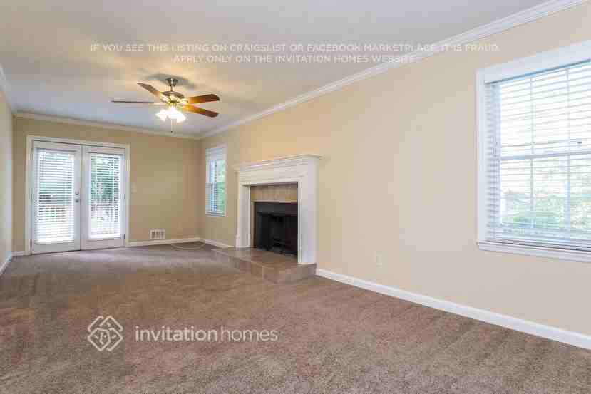 3195 Sharon Cir - Photo 3 of 23