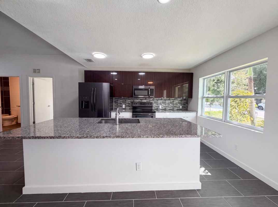 2840 South Shade Avenue - Photo 2 of 10