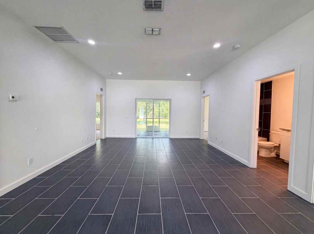 2840 South Shade Avenue - Photo 3 of 10