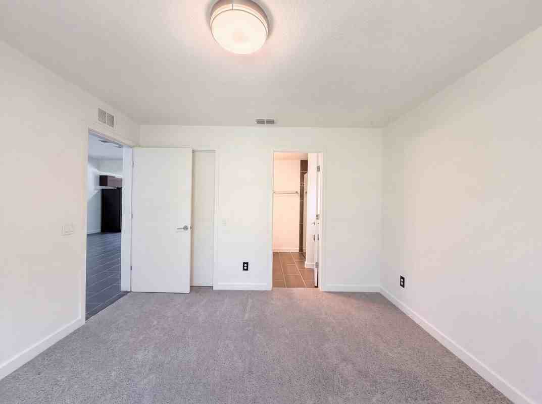 2840 South Shade Avenue - Photo 6 of 10