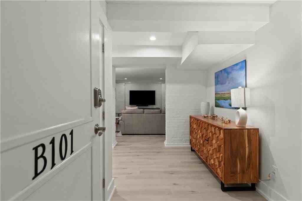 426 Spring St - Photo 2 of 27