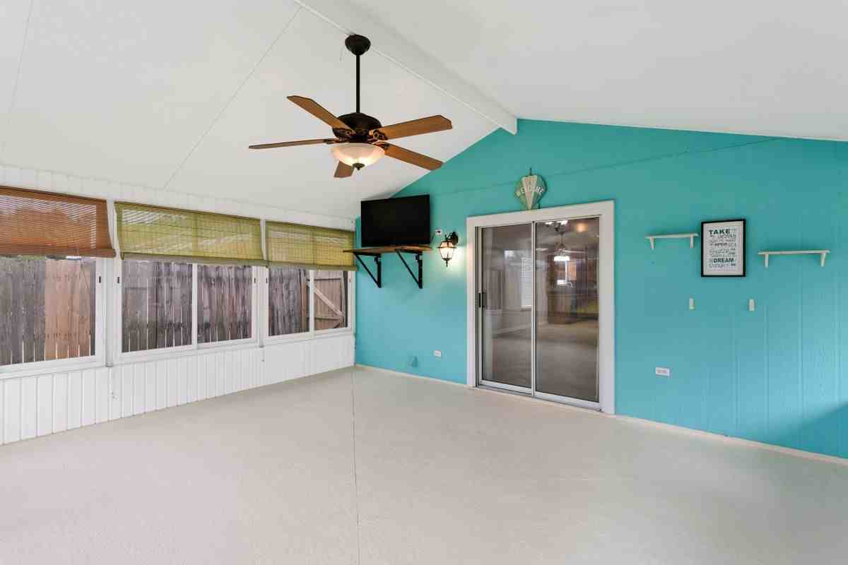 1410 Runes Ct - Photo 2 of 32