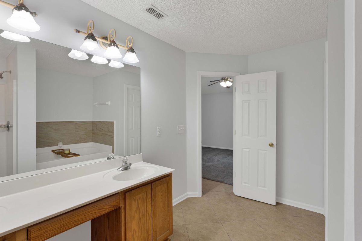 1410 Runes Ct - Photo 3 of 32