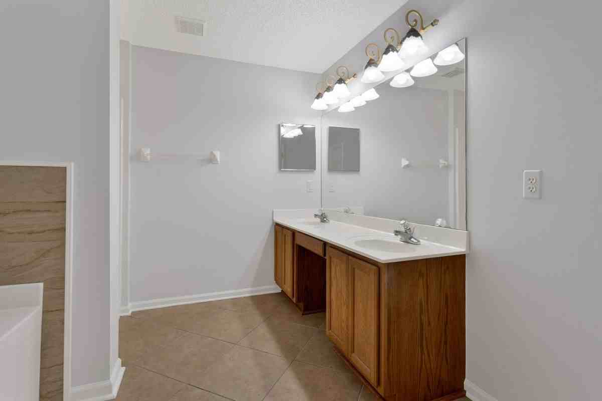 1410 Runes Ct - Photo 6 of 32