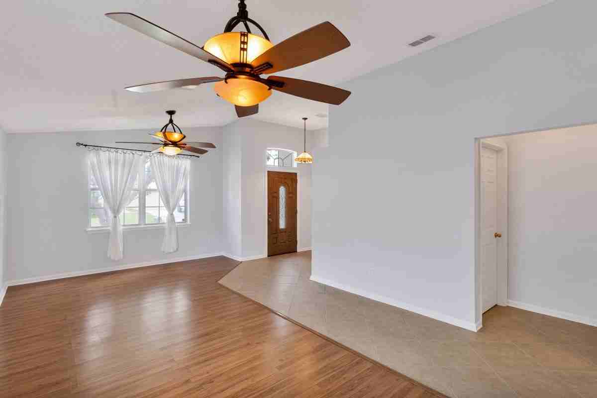 1410 Runes Ct - Photo 7 of 32