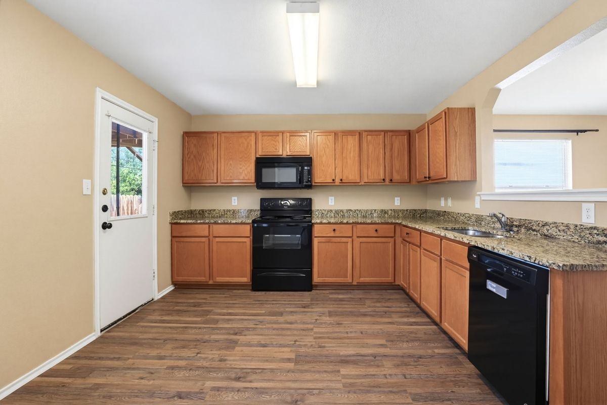 3935 Regal Rose - Photo 2 of 14