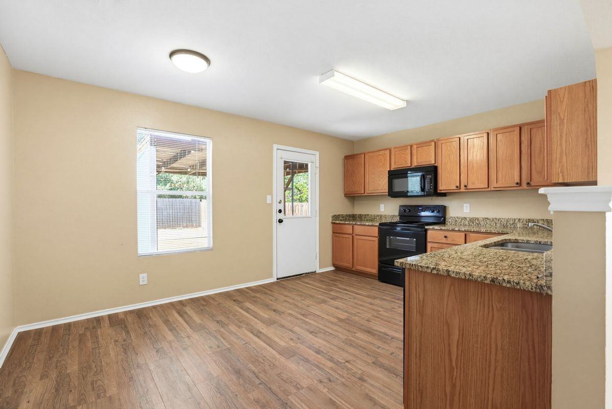 3935 Regal Rose - Photo 3 of 14