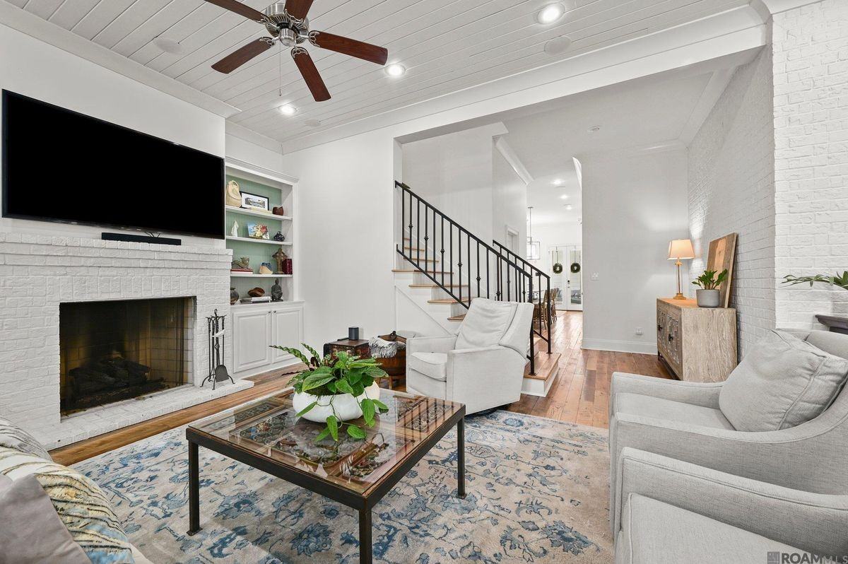 2063 Rue Venelle - Photo 5 of 44