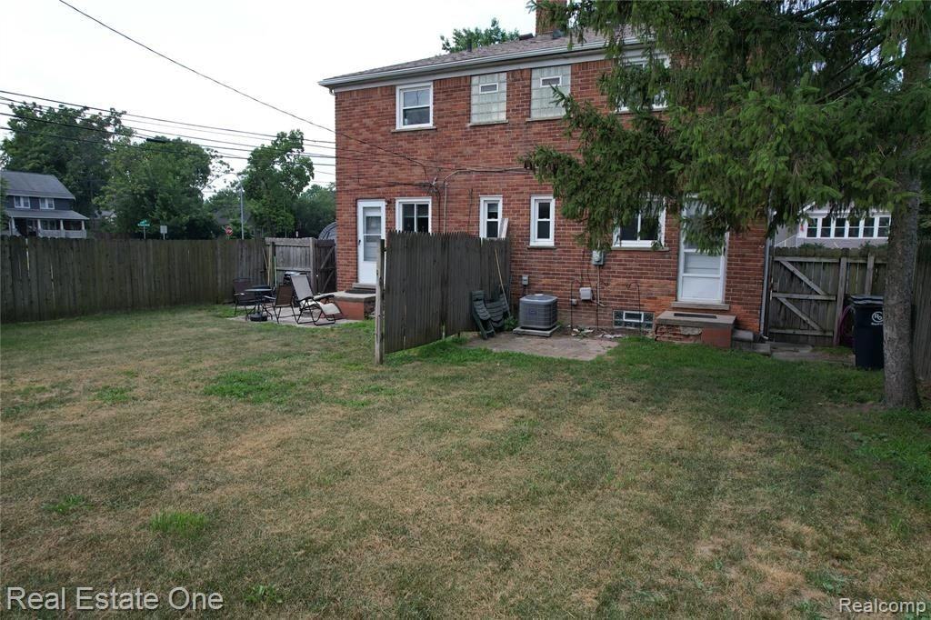 1812 N Center St - Photo 2 of 3