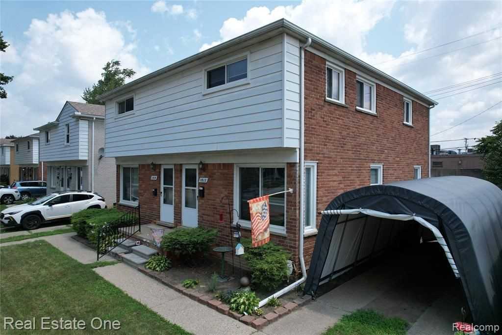1812 N Center St - Photo 3 of 3