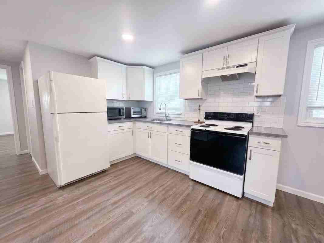 273 S 16th St ##2 - Photo 2 of 5