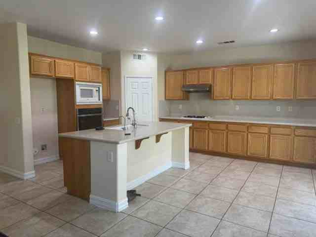 13884 Oak Tree Ln - Photo 4 of 31