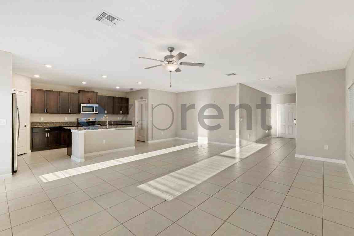 588 Royal Empress Dr - Photo 7 of 37