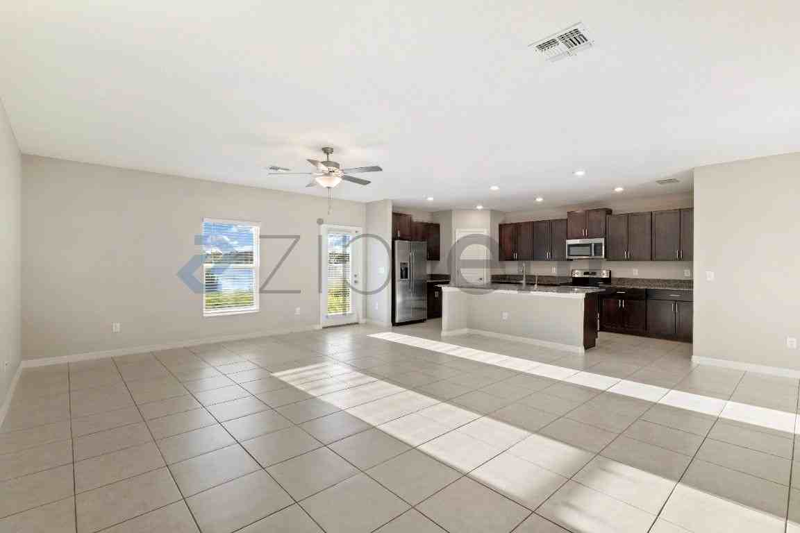 588 Royal Empress Dr - Photo 6 of 37