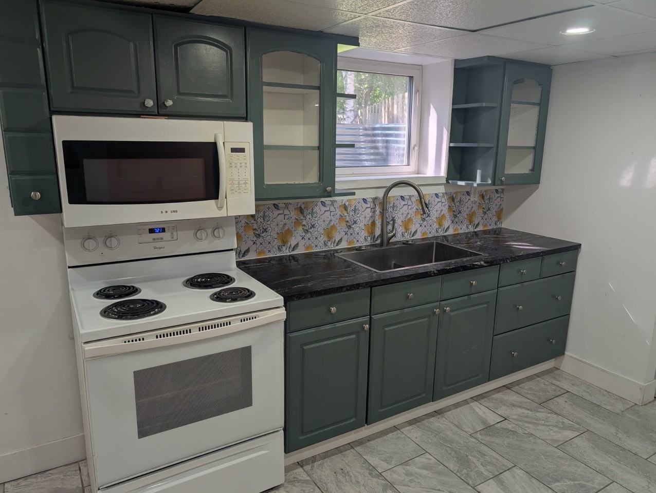 Thorncrest Crescent & Beachwood Ave - Photo 3 of 10
