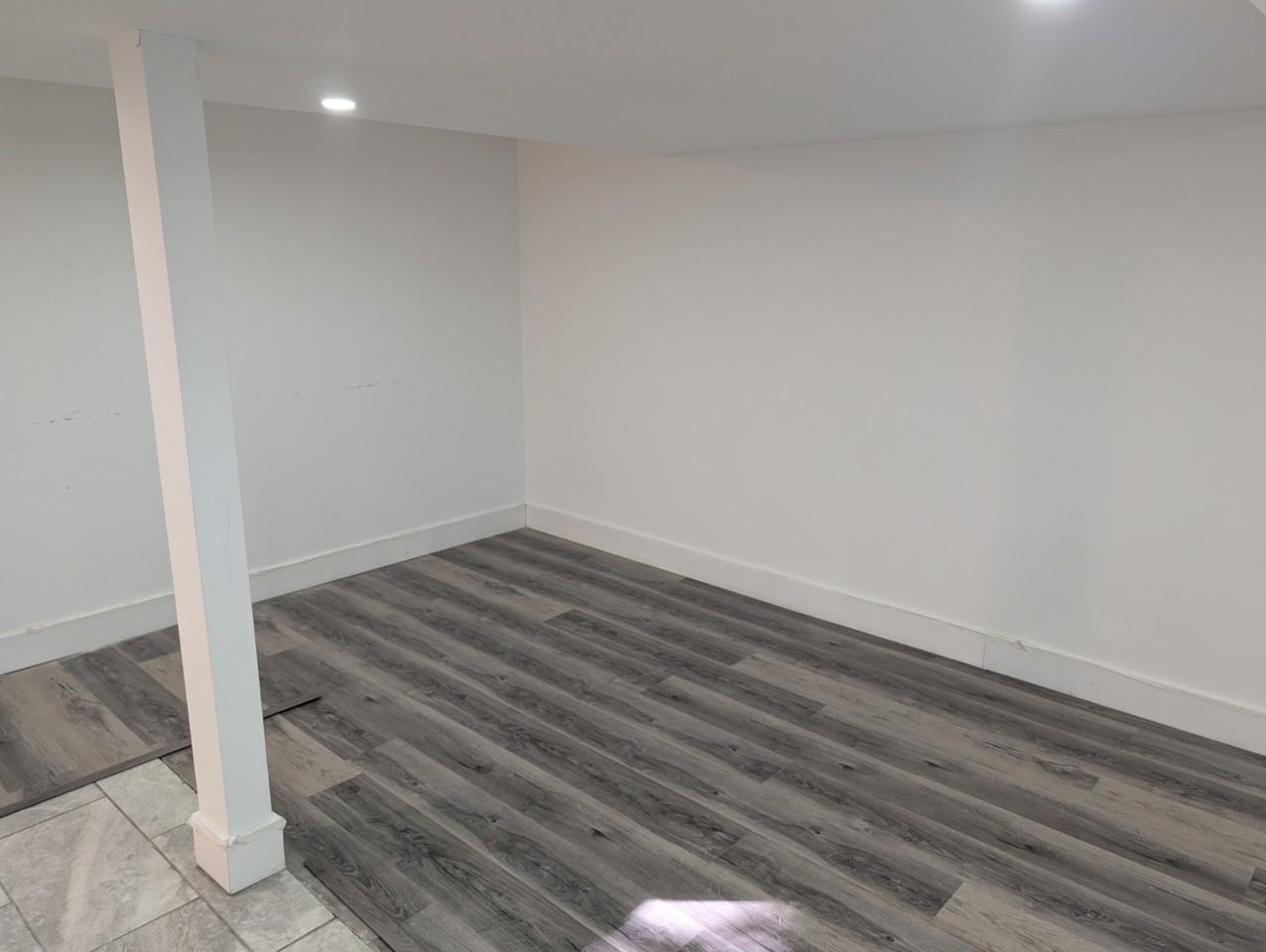 Thorncrest Crescent & Beachwood Ave - Photo 6 of 10