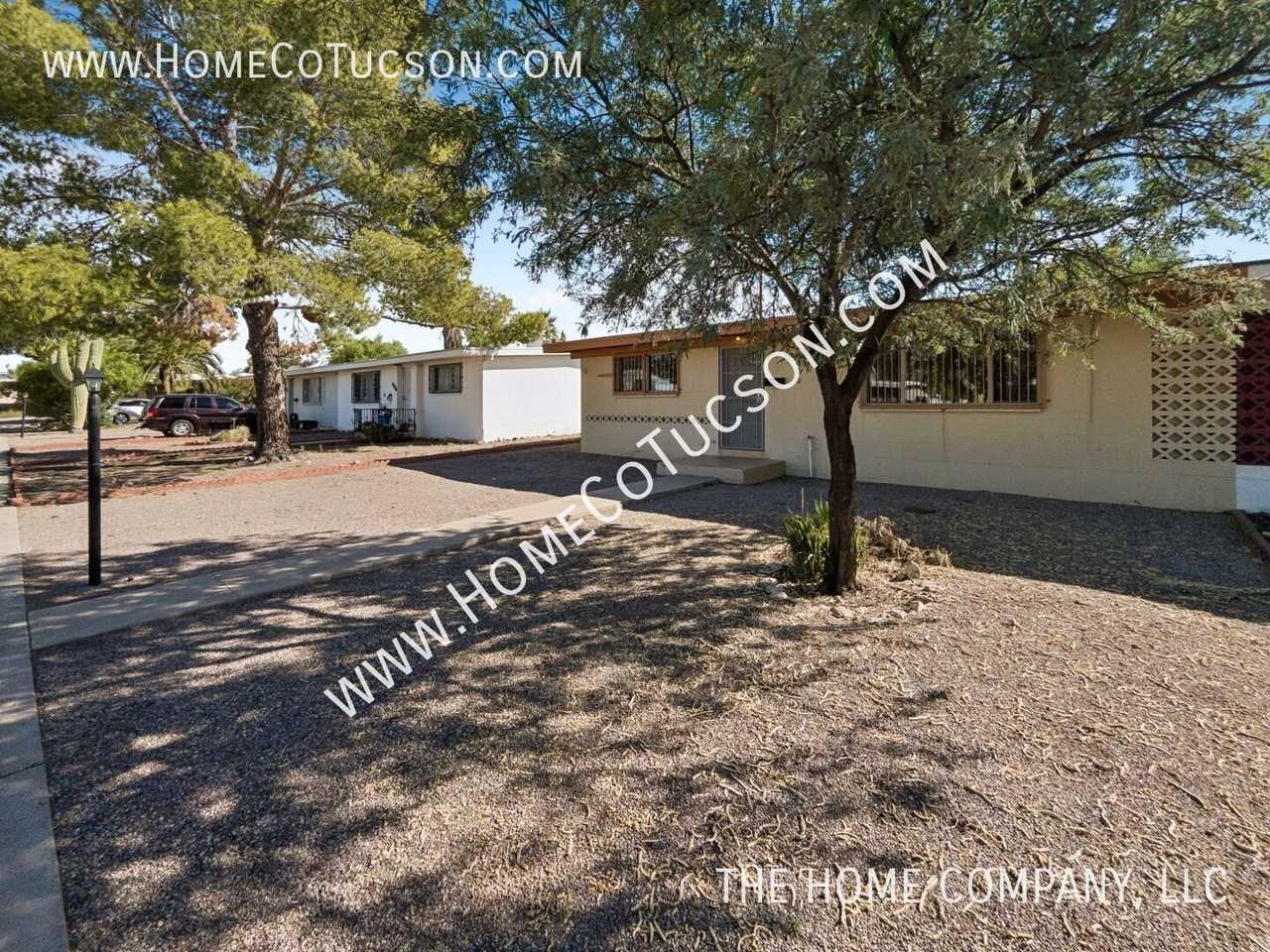 1446 E Iowa Dr - Photo 2 of 34