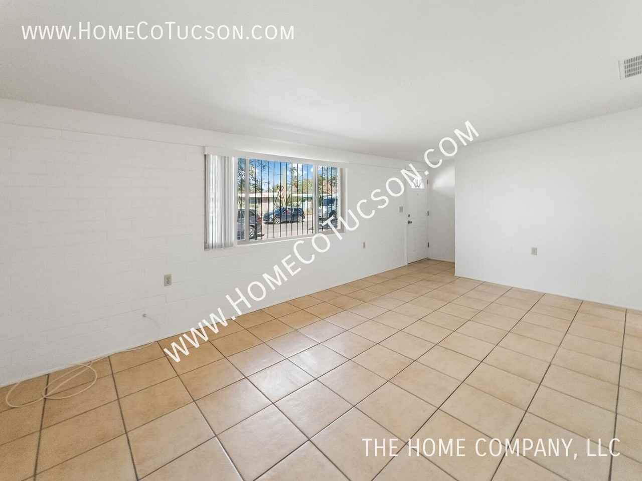 1446 E Iowa Dr - Photo 4 of 34
