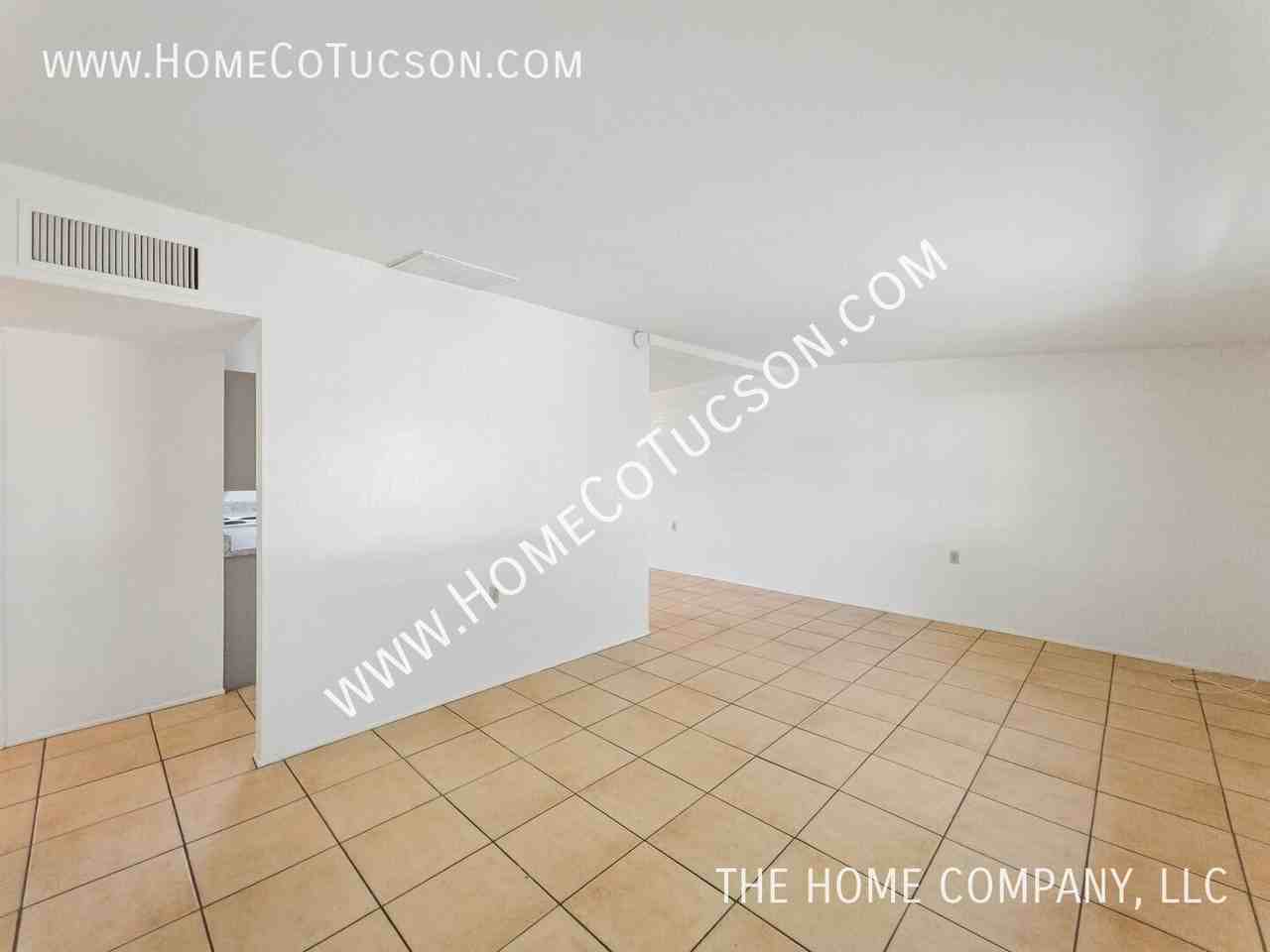 1446 E Iowa Dr - Photo 5 of 34