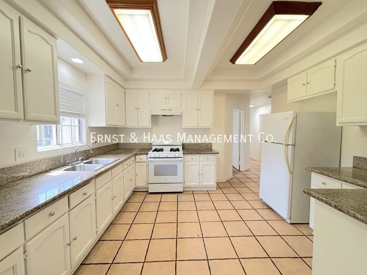 2259 Pacific Ave - Photo 4 of 15