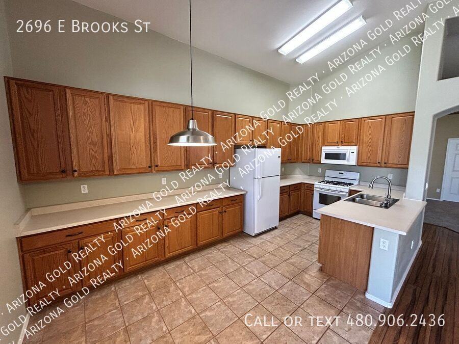 2696 E Brooks St - Photo 5 of 23