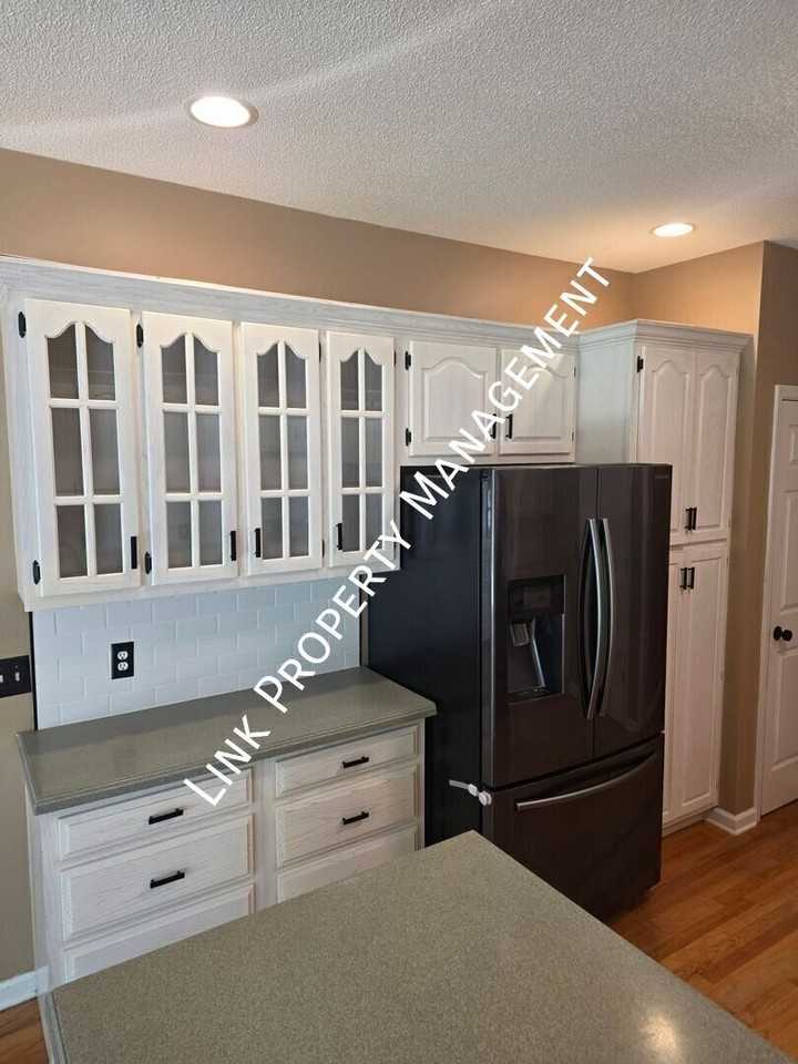 6710 W Point Dr - Photo 2 of 40